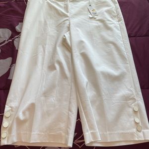 White Capri lane bryant pants.